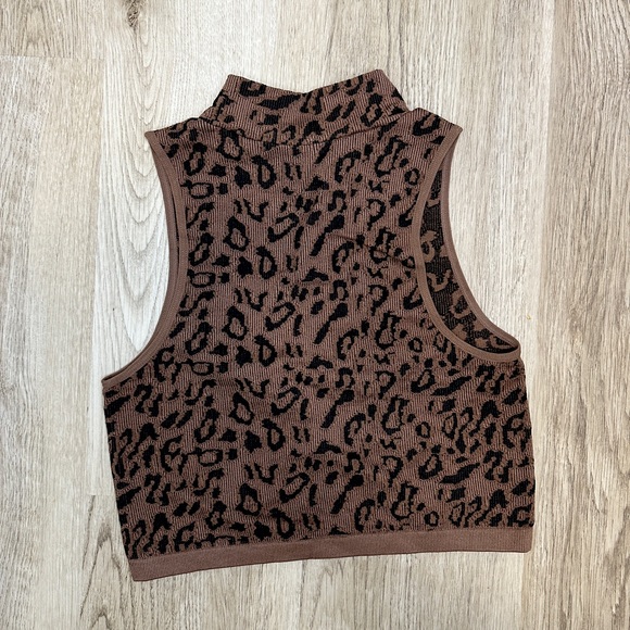 Leopard print going out crop top - Picture 3 of 3